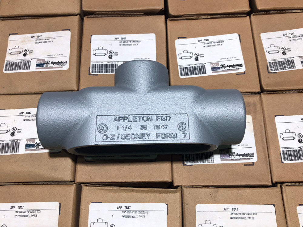 APPLETON TB47 CONDUIT *NEW IN BOX* 1-1/4” Grayloy. F7 Conduit Body