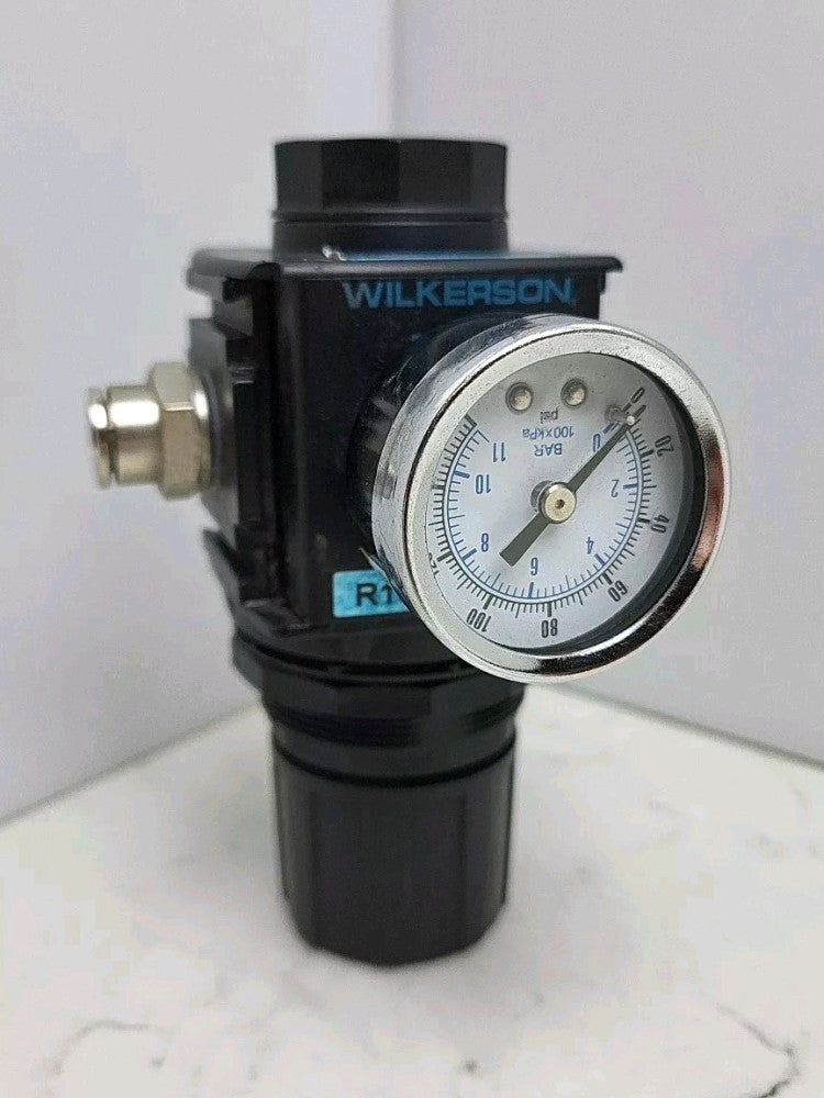 Wilkerson R18-03-F0G0 Pressure Regulator with Gauge 0-125 Psig Range Used