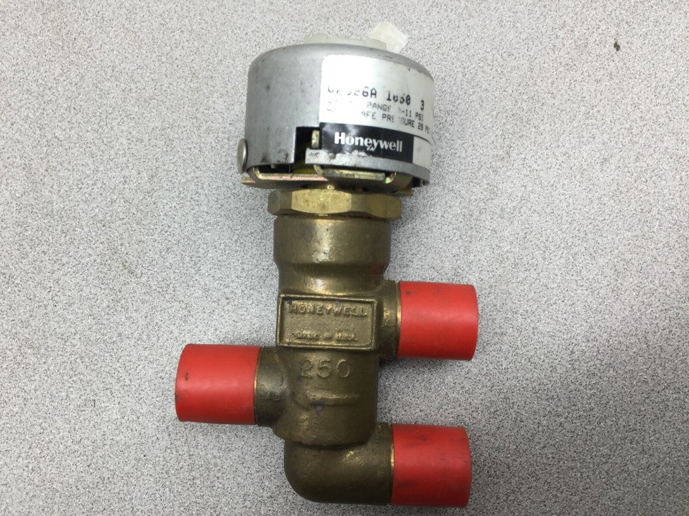 NEW NO BOX HONEYWELL 3-WAY PNEUMATIC 1/2" OD HIGH PRESSURE WATER VP526A1050