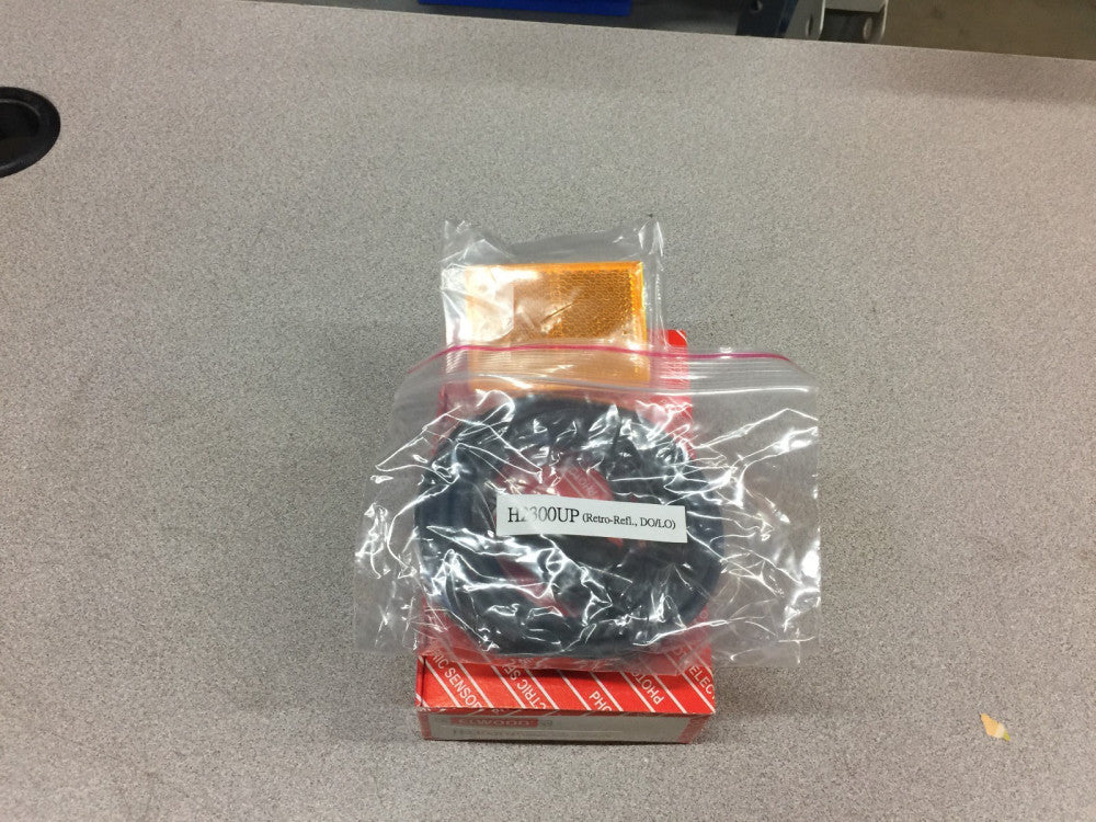 NEW IN BOX ELWOOD PHOTOELECTRIC SENSOR H2300UP