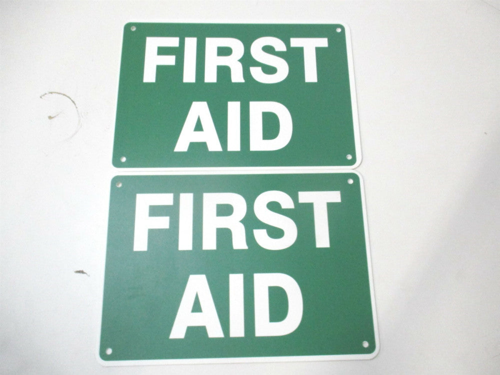 Accuform (219088-7X10P) 7" x 10" Green First Aid Polyethylene Sign - Lot of 2
