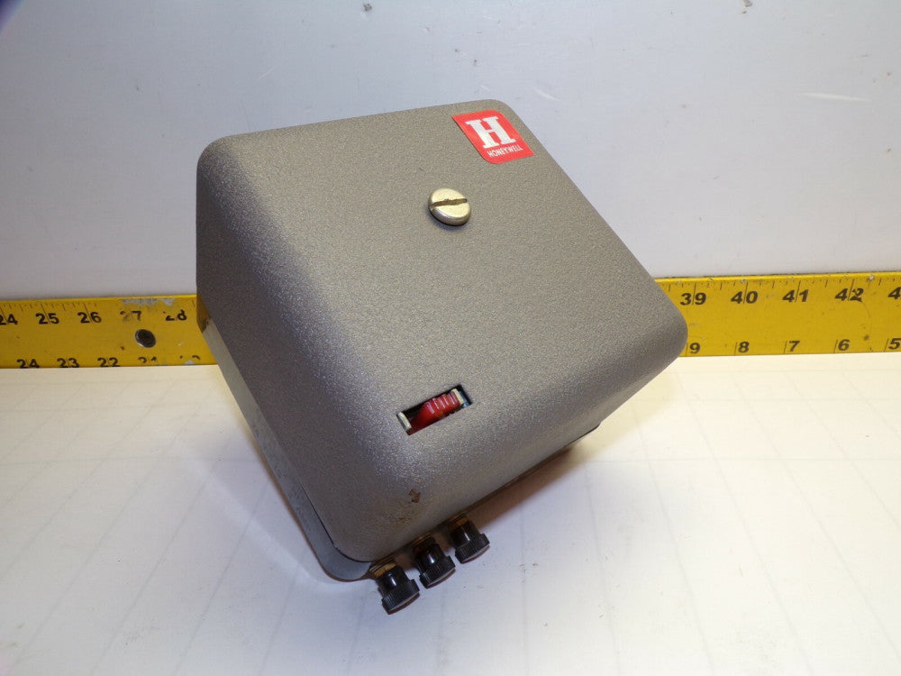 NEW HONEYWELL RA890E 1603 FLAME SAFEGUARD PRIMARY CONTROL 120/240 VAC 3/1.5 AMPS