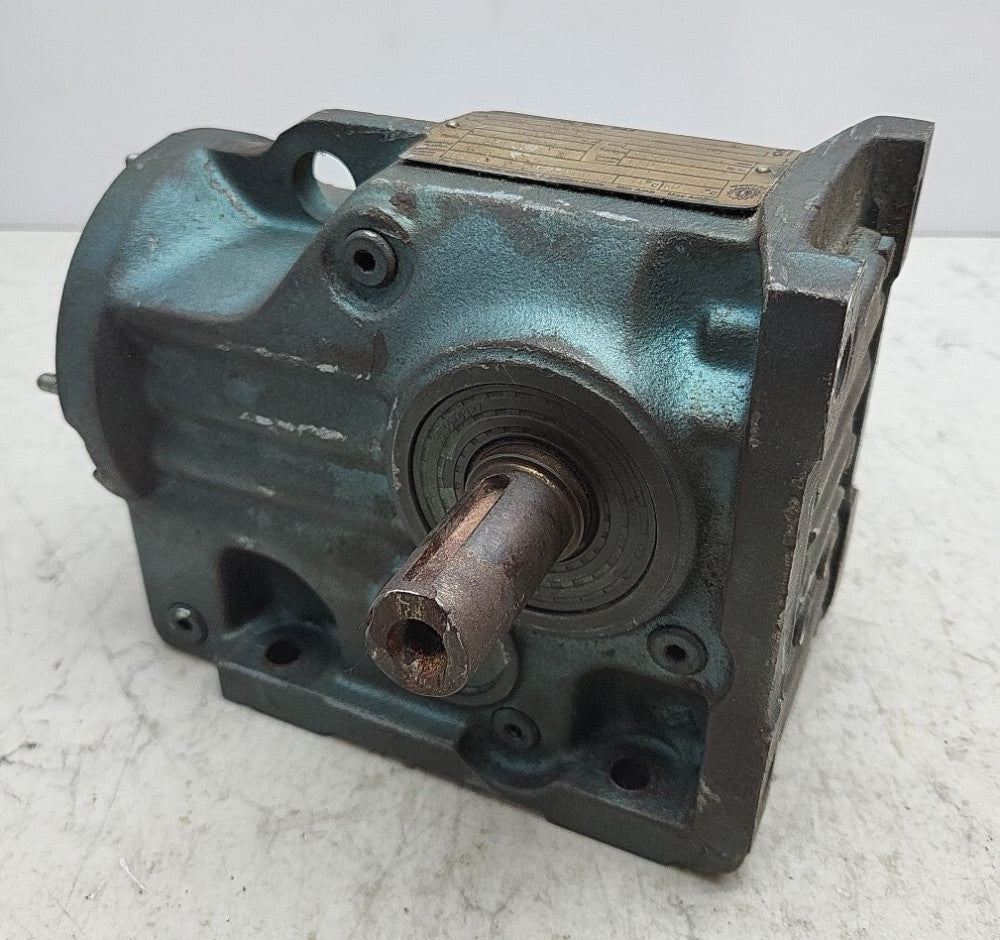 Sew-Eurodrive 850273081.10 Gear Box K37A 5.36 Ratio 1240 Lb-in Torque *USED