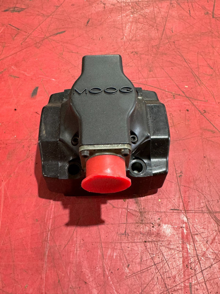 NEW SURPLUS MOOG HYDRAULIC SERVO VALVE 760A381A