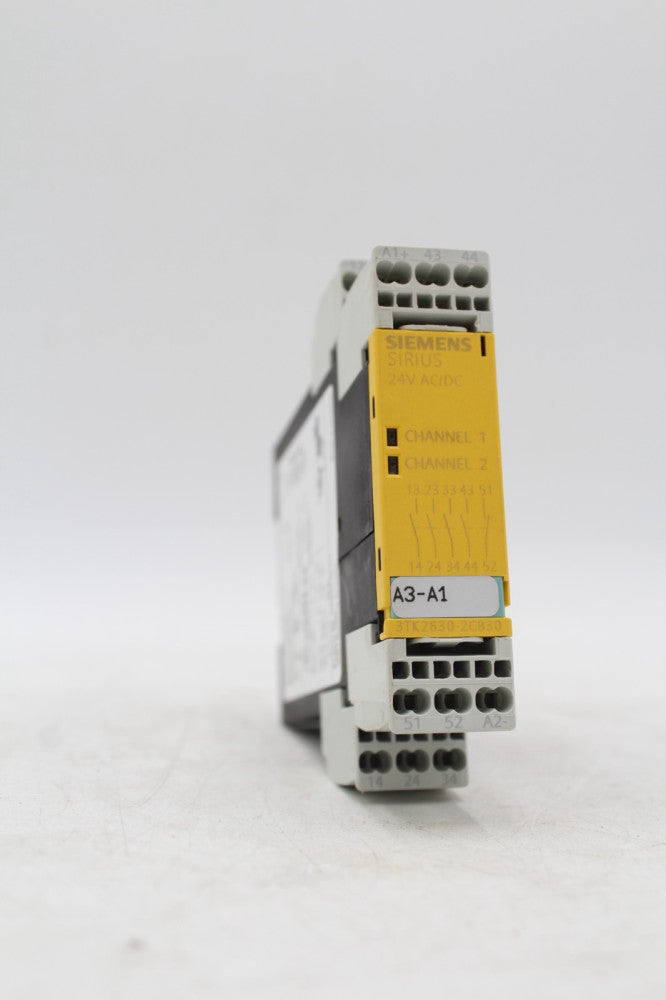Siemens 3TK2830-2CB30 *E04* 24V AC/DC Sirius Safety Relay