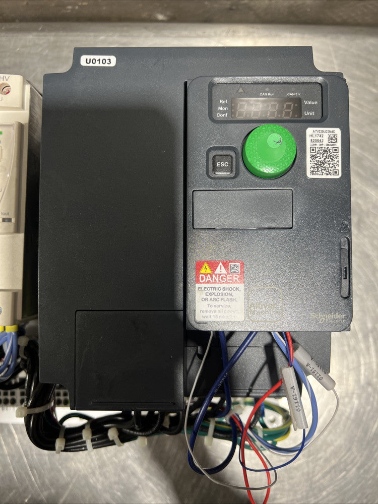 NOS Surplus Schneider Electric ATV320U22N4C Altivar Machine AC Speed Drive