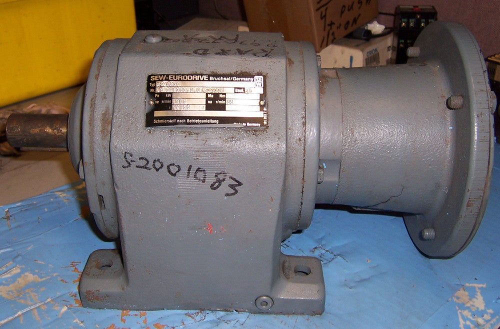 SEW EURODRIVE GEAR REDUCER 1400 RPM 16.55:1 RATIO TYPE R63LP90