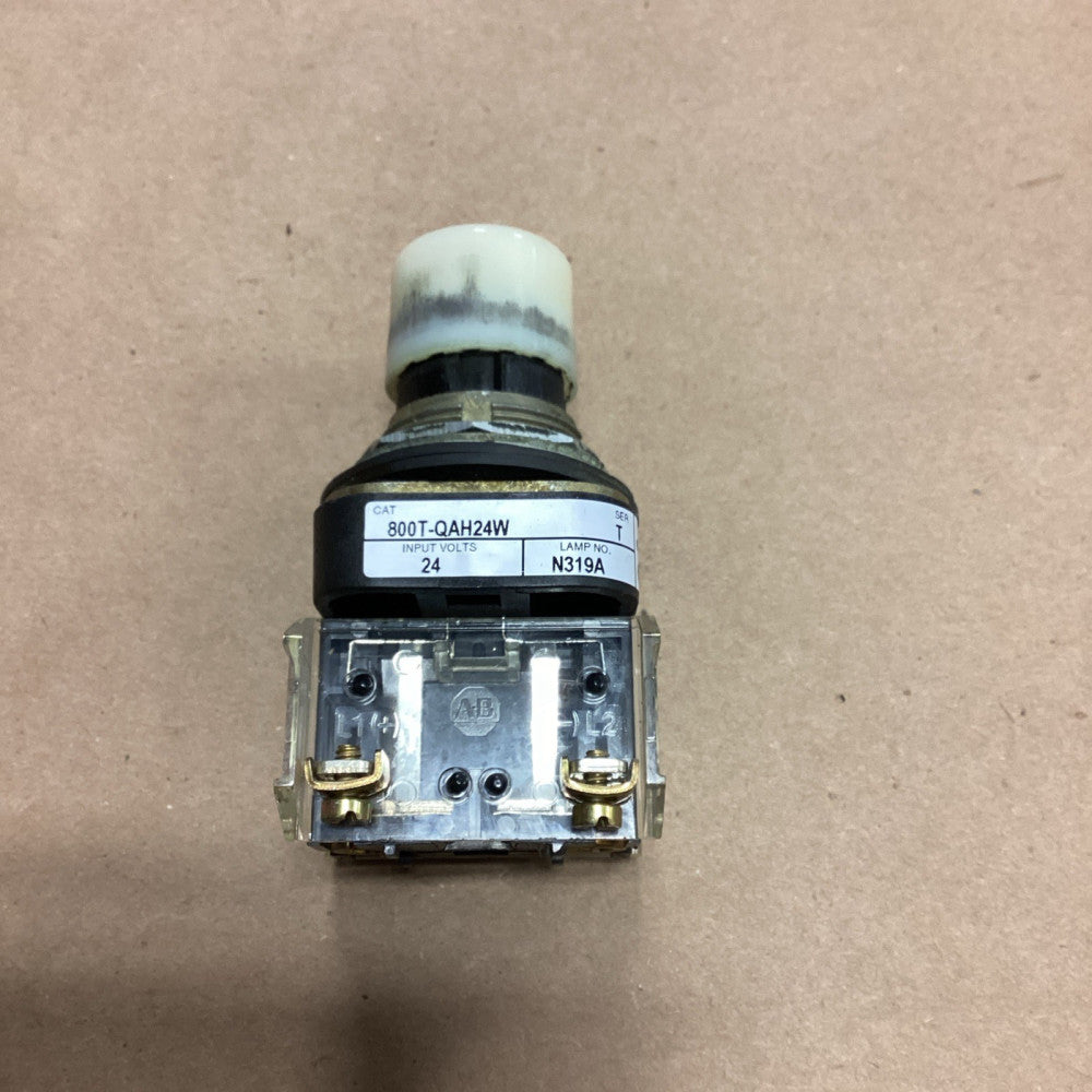 ALLEN BRADLEY WHITE PUSH BUTTON 800T-QAH24W SER T 24VAC/DC.