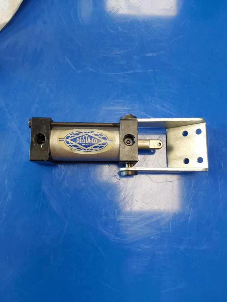 De Sta Co 802-17-1 Pneumatic Toggle Air cylinder Hold down Clamp Tool