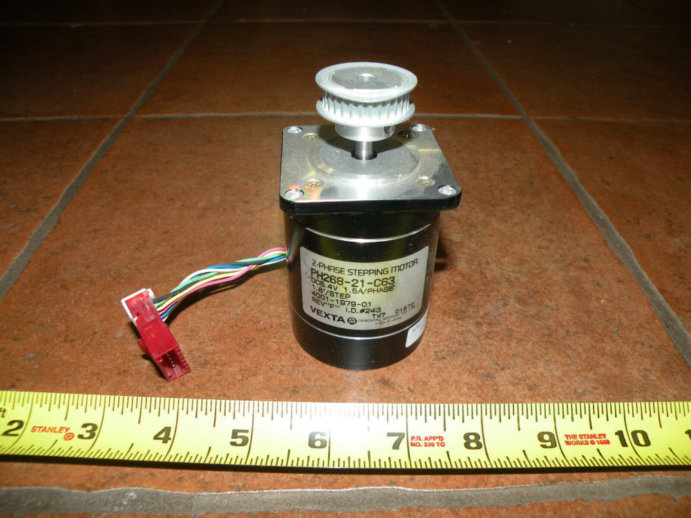 (1) Vexta PH268-21-C63 2-Phase Stepping Motor 5.4VDC 1.5A 1.8°/Step