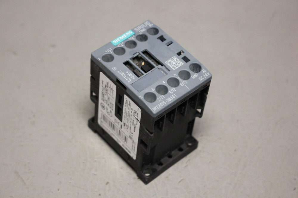 UNUSED SIEMENS SIRIUS 3RT2015-1BB41 CONTACTOR MODULE