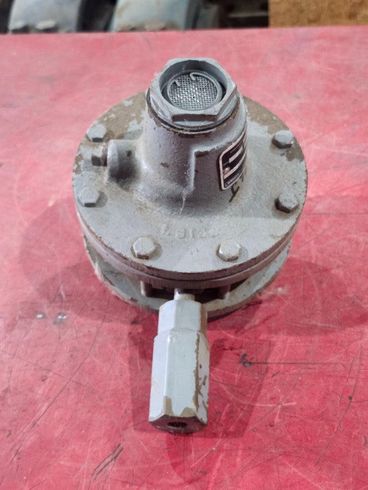 USED FISHER CONTROLS PRESSURE REGULATOR VALVE 61L-5 3-88 MAX INLET 300PSIG