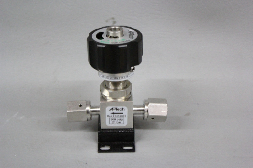 UNUSED AP TECH 316L STAINLESS STEEL MANUAL DIAPHRAGM VALVE AP4657SM 2PW FV4 FV4