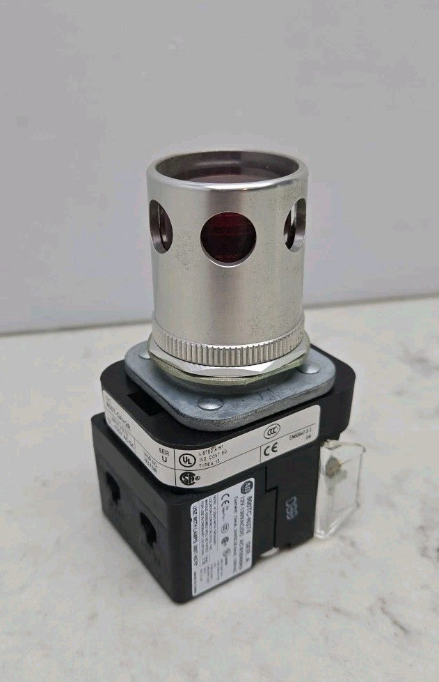 Allen Bradley 800T-QAH2R Ser U Red Illuminated True Operator Push Button