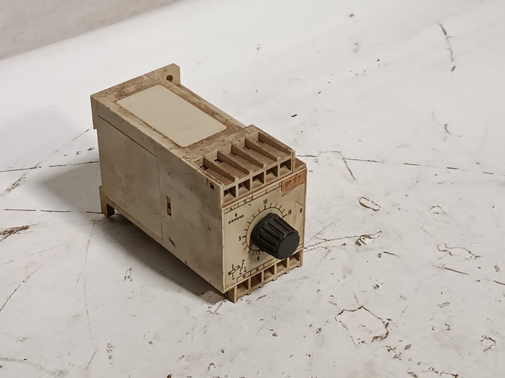 Siemens 7P Series Time Delay Relay, 0-20 Sec, label with exact MPN missing