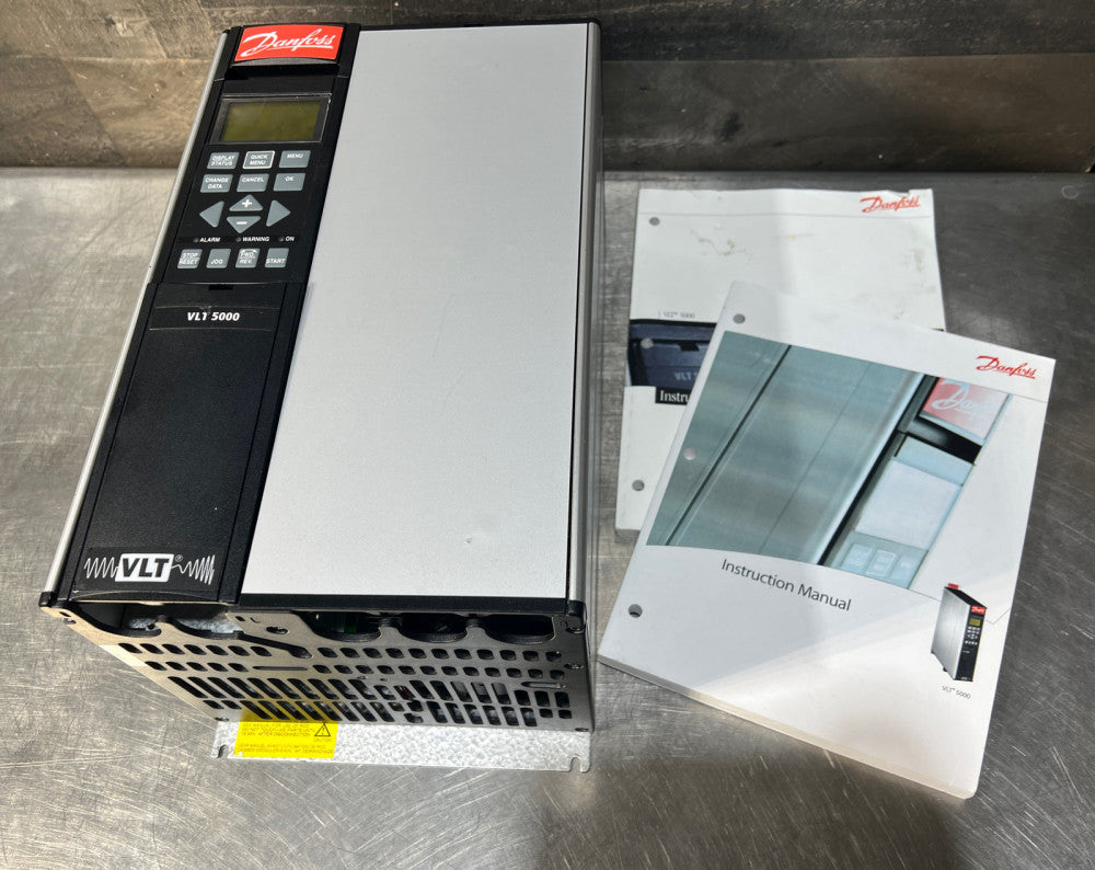 Nos Danfoss VLT 5001 PT6C20STR0DLF00A00C0. VFD 1 Horsepower, Input: 550-600V