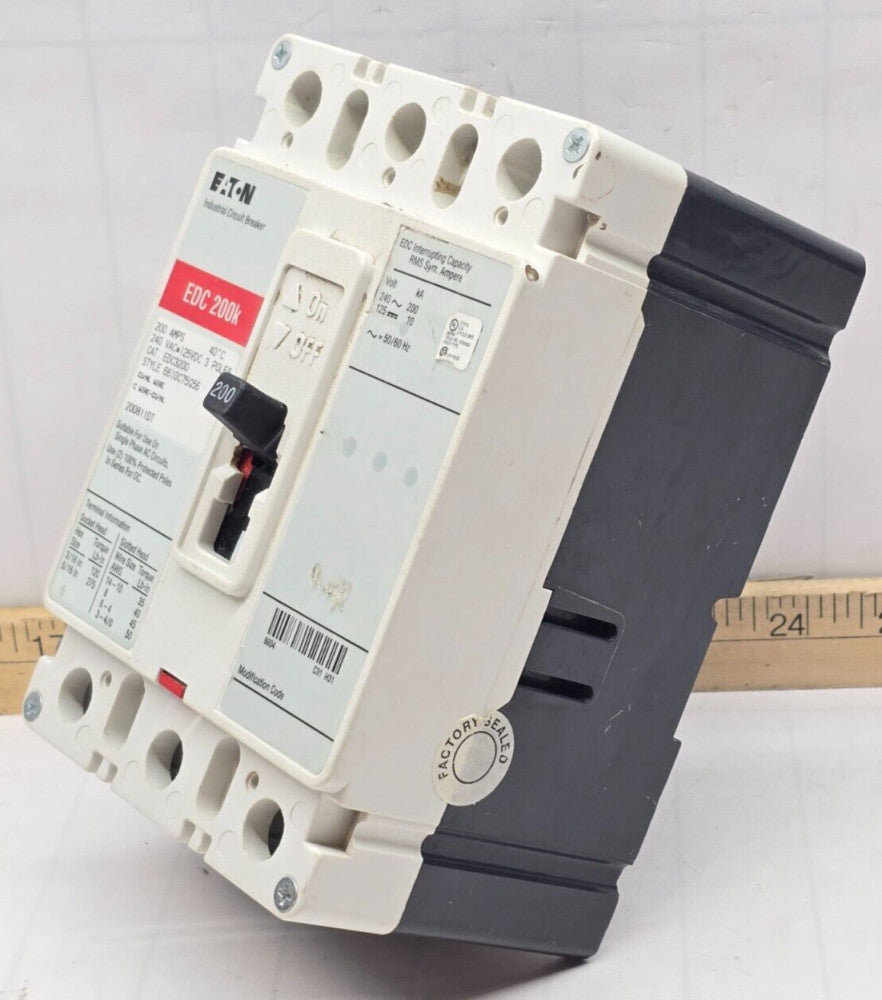 New Eaton 200 Amp Circuit Breaker 240 VAC 3 POLE 200 kA EDC3200