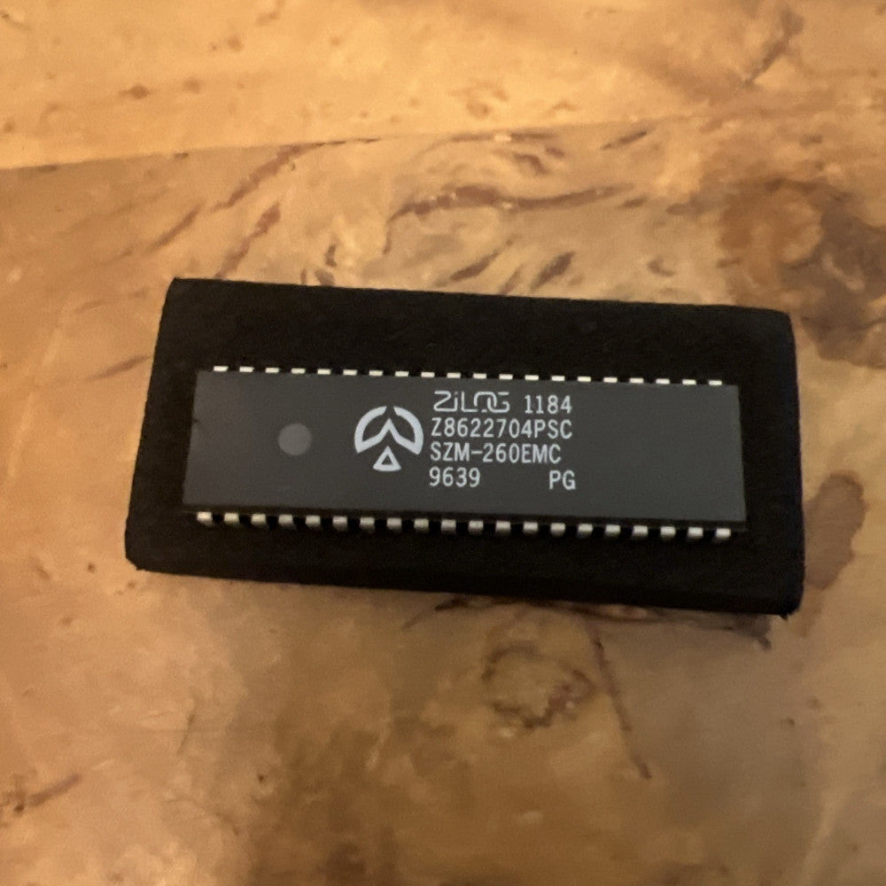 1pc Zilog Z8622704PSC SERIAL COMM CONTROLLER **NOS
