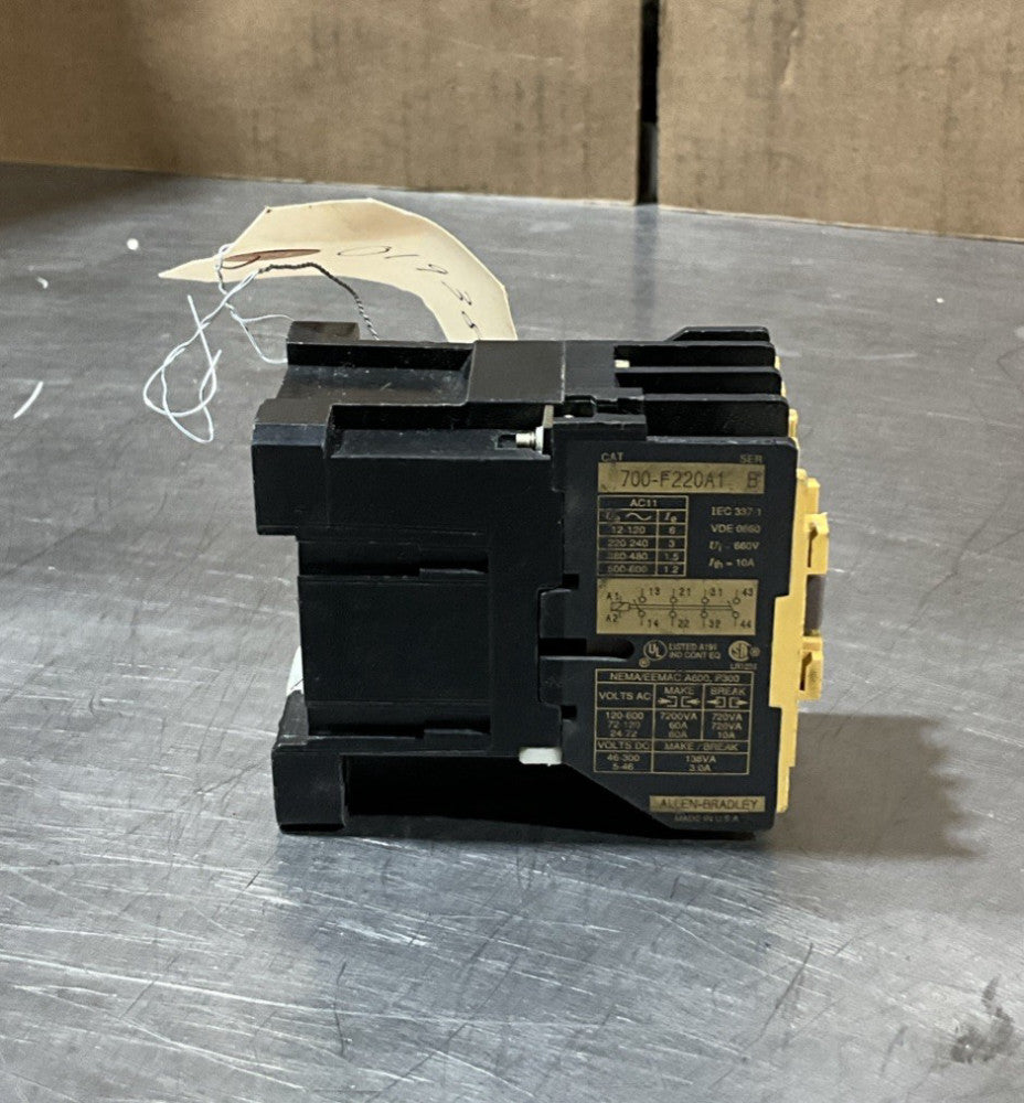 ALLEN BRADLEY BULLETIN 700 TYPE P AC Relay 700-P200A1 SER B