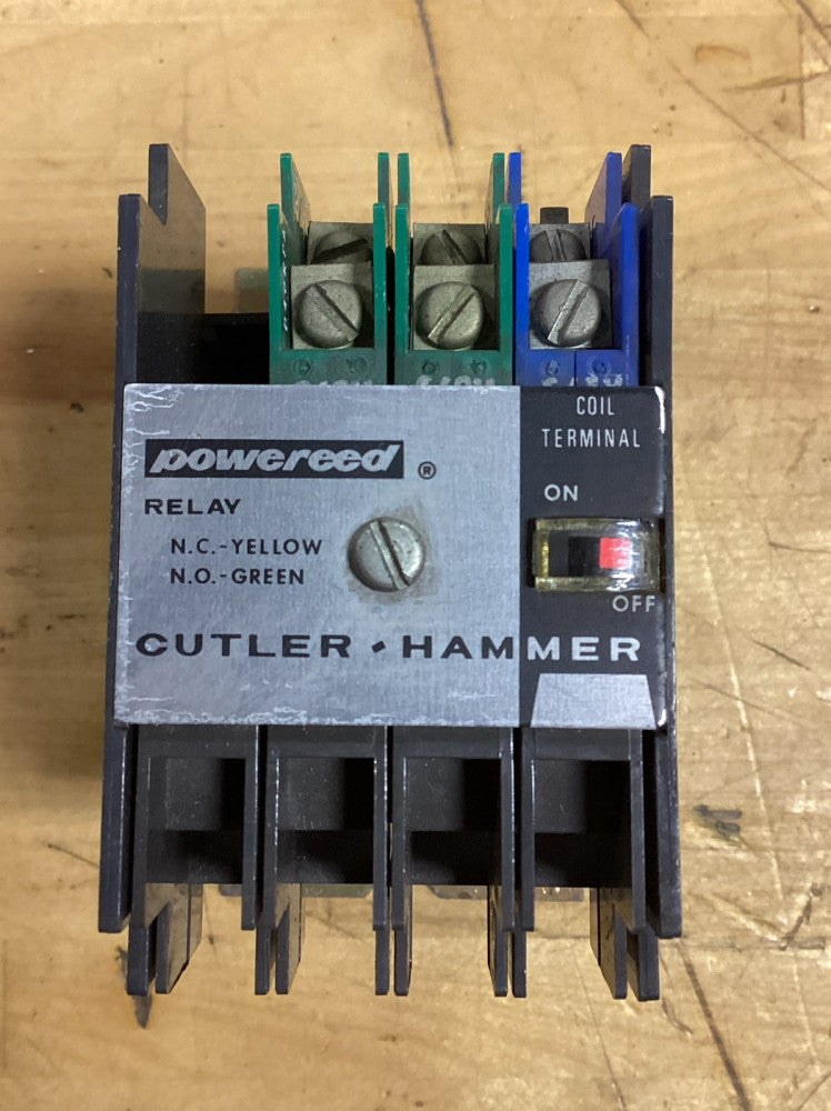 CUTLER HAMMER TYPE R D40RB SER A2 120 V 50/60 Hz POWEREED RELAY
