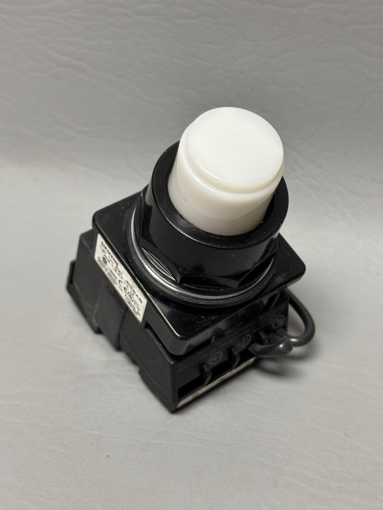 SIEMENS 52BT6GBAB ILLUNIATED WHITE PUSHBUTTON SWITCH