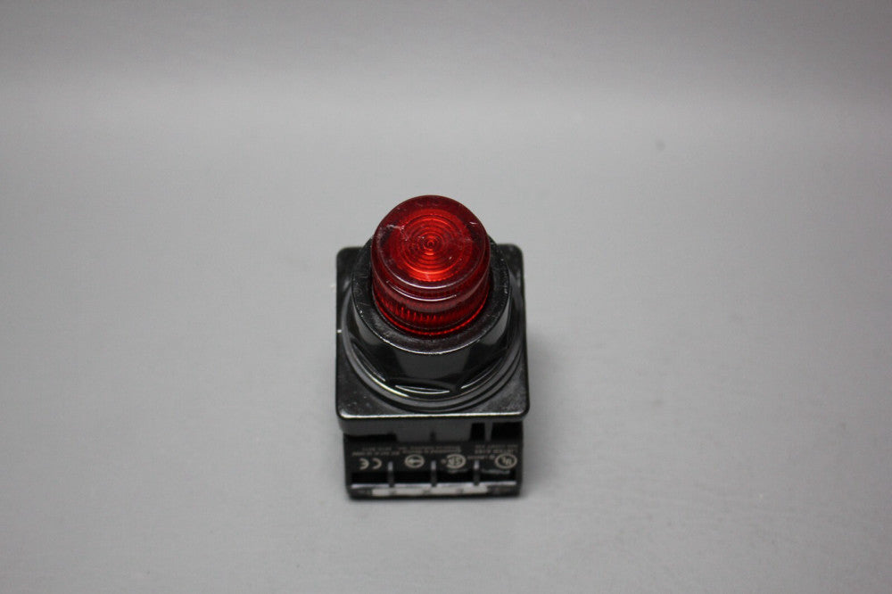 SIEMENS ILLUMINATED RED LED PUSH BOTTON 52BT6G2AB W/52AATG2B AND 52BJK