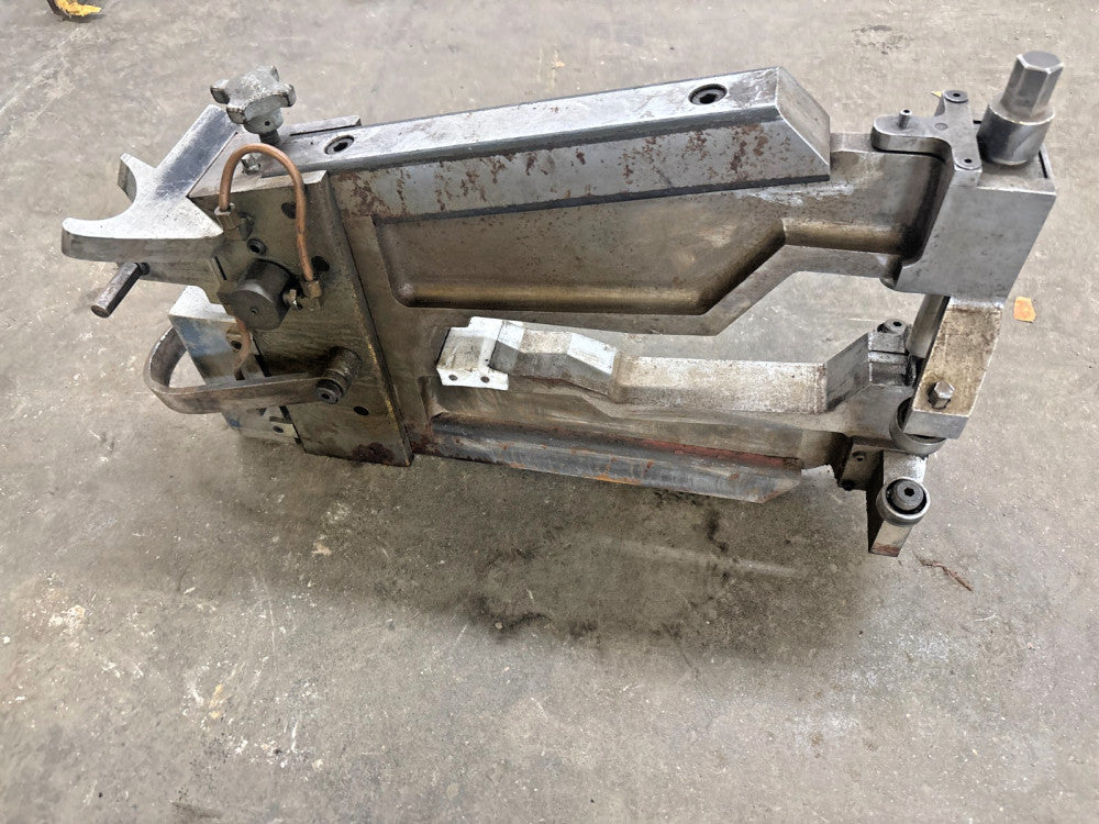 HYDRAULIC SPOT PRESS JAW OPENING: 3 IN JAW DEPT: 14 IN 1/2 IN PORTS