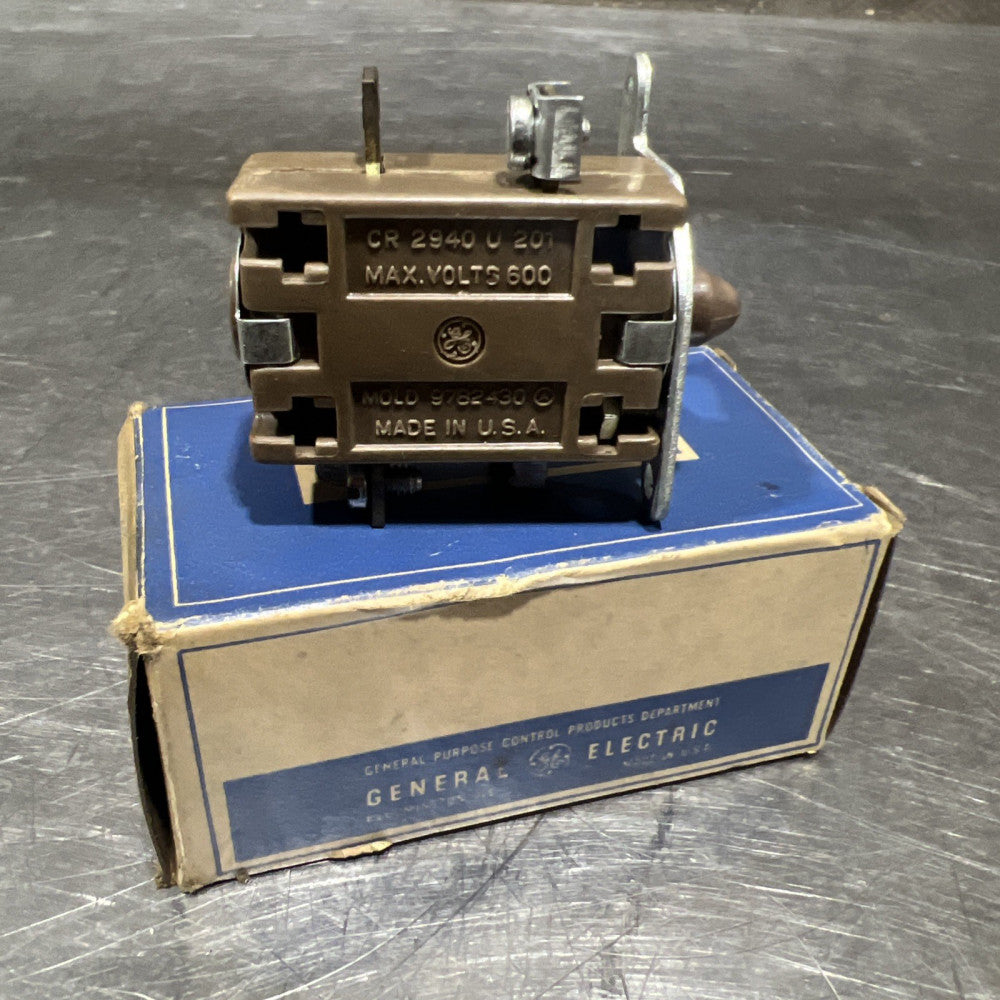 General Electric CR2940U201 Contact Block Nos Surplus