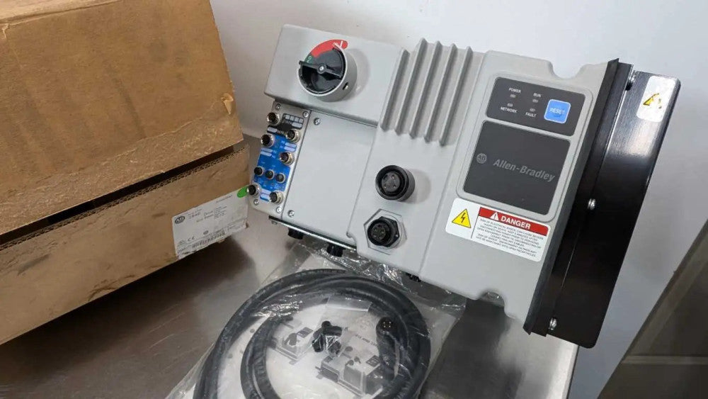 Allen-Bradley 284E-FVD2P3Z-10-RRN-DB1-SBW Drive and Base Ser C 24VDC ArmorStart