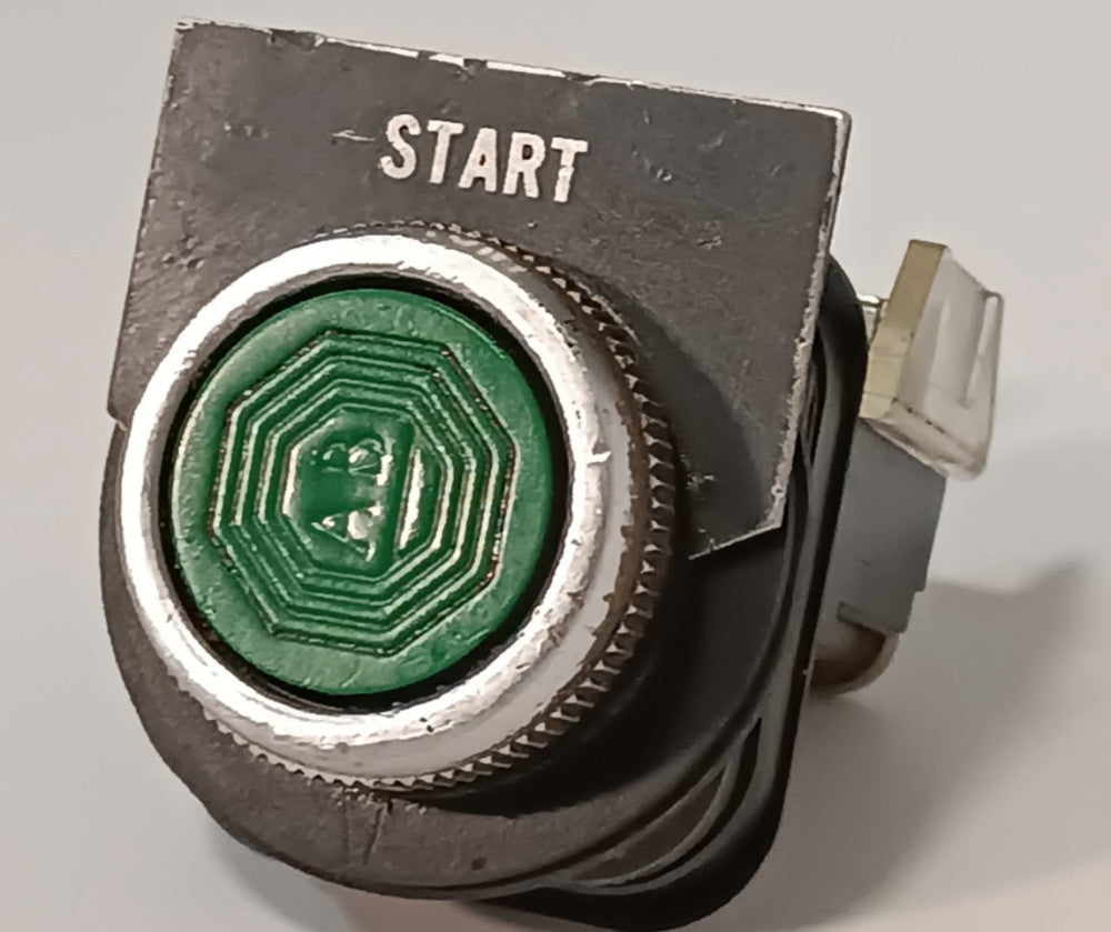 Allen-Bradley 800T-A1 Ser A green flush head push button heavy duty start switch