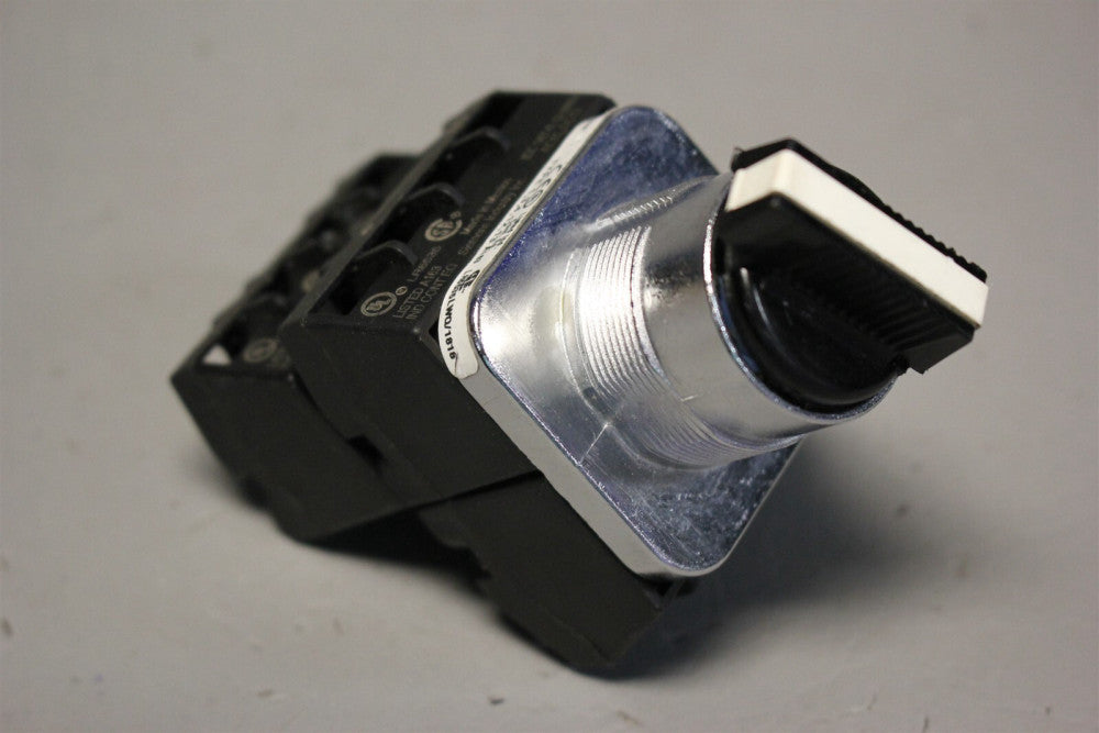 SIEMENS HEAVY-DUTY 3-POSITION SELECTOR SWITCH 52SA2BAB W/52BAJ, 52BAK
