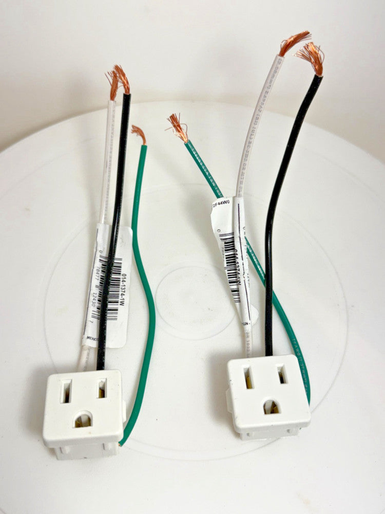 (Lot of 2) Leviton 1374-1W 15A 125V Snap-In Receptacle Grounding White