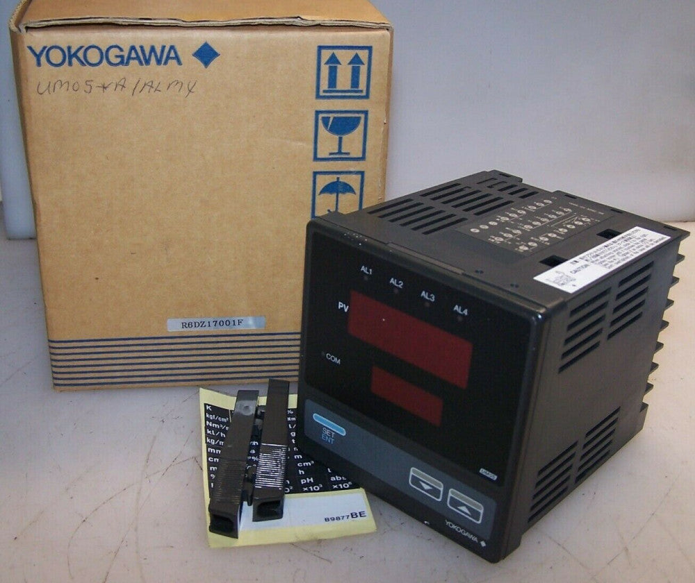NEW YOKOGAWA UM05 TEMPERATURE CONTROLLER 90-250 VAC