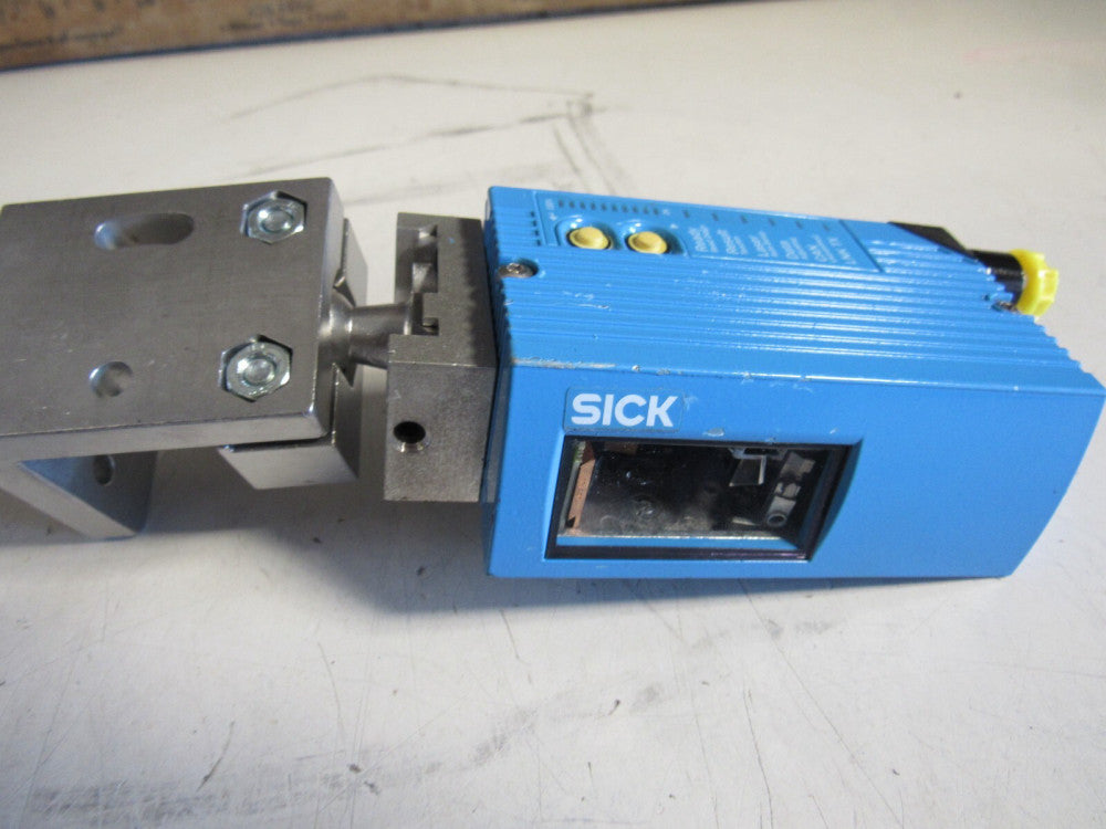 Sick CLV630-0120 Laser Barcode Scanner 1041969 18-30V 5W 450MA XLNT USED TAKEOUT