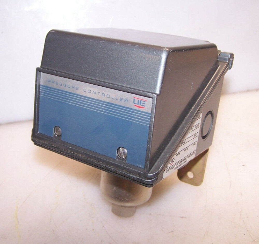 NEW UNITED ELECTRIC PRESSURE SWITCH TYPE J300 MODEL 126D 0-30" HG VAC 125/250V