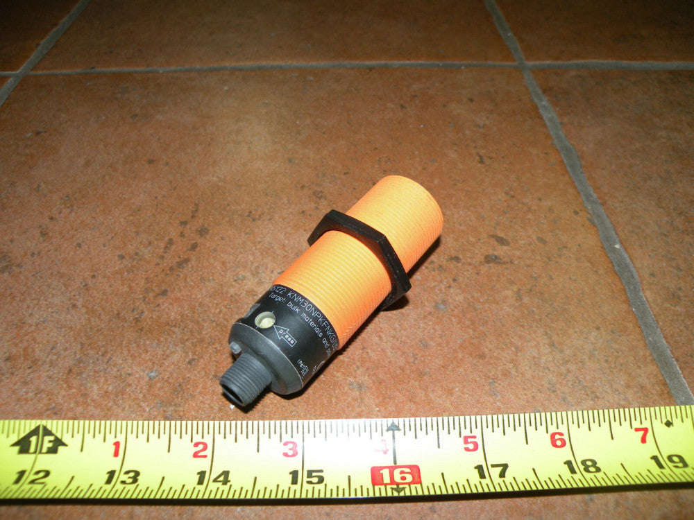 (1) IFM EFECTOR PROXIMITY SENSOR KN5122 KNM30NPKFNKG/US100