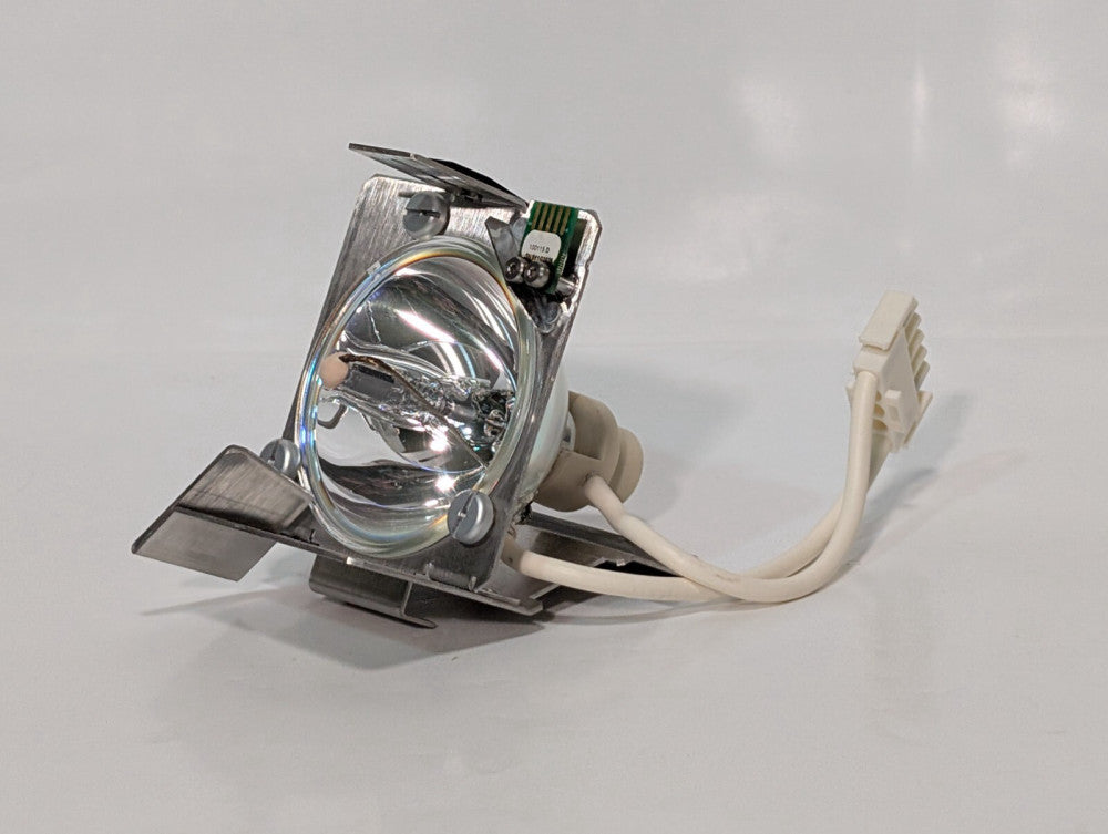 Replacement ConMed MLS7501 Kit With 300W/60 Xenon Lamp and Mounting Bracket