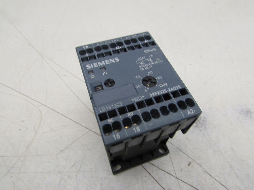 SIEMENS SIRIUS 3RP2025-2AQ30 CONTACTOR 300V 4A XLNT USED TAKEOUT MAKE OFFER !!