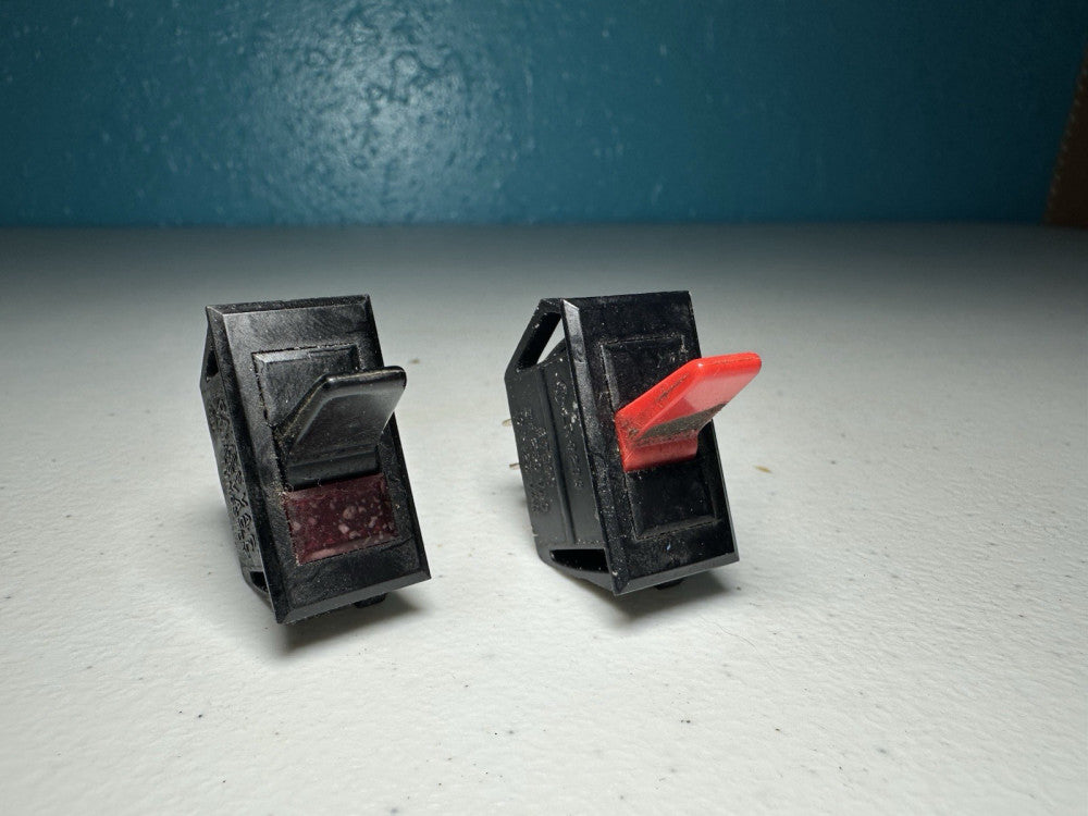 Toggle Switch Lot of 2 ALCO Carling Illuminated 125vac 250vac