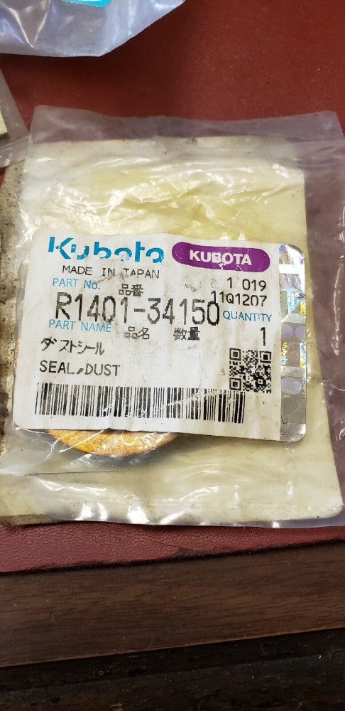 OEM Kubota SEAL, DUST, Part # R1401-34150 ( G2-2C)
