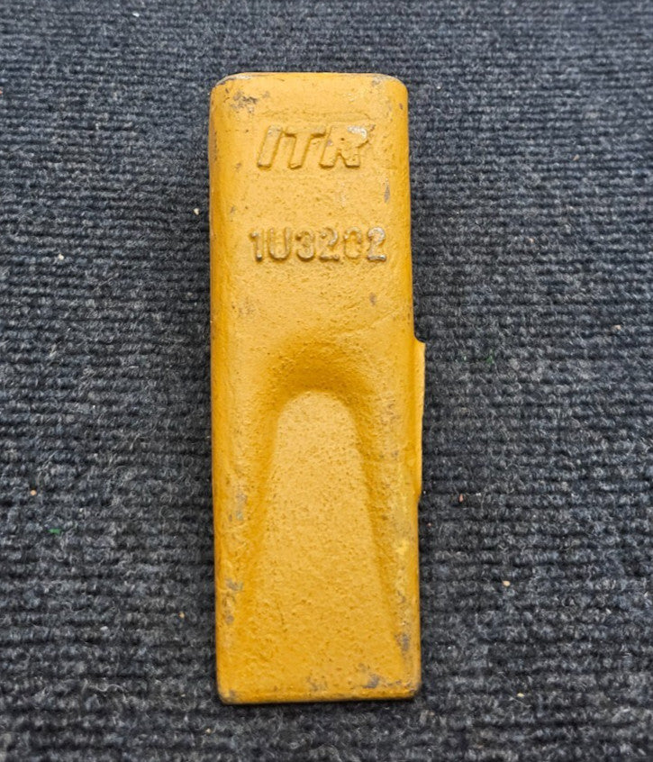 ITR 1U3202 Backhoe Excavator Bucket Digging Tooth 6"x2"