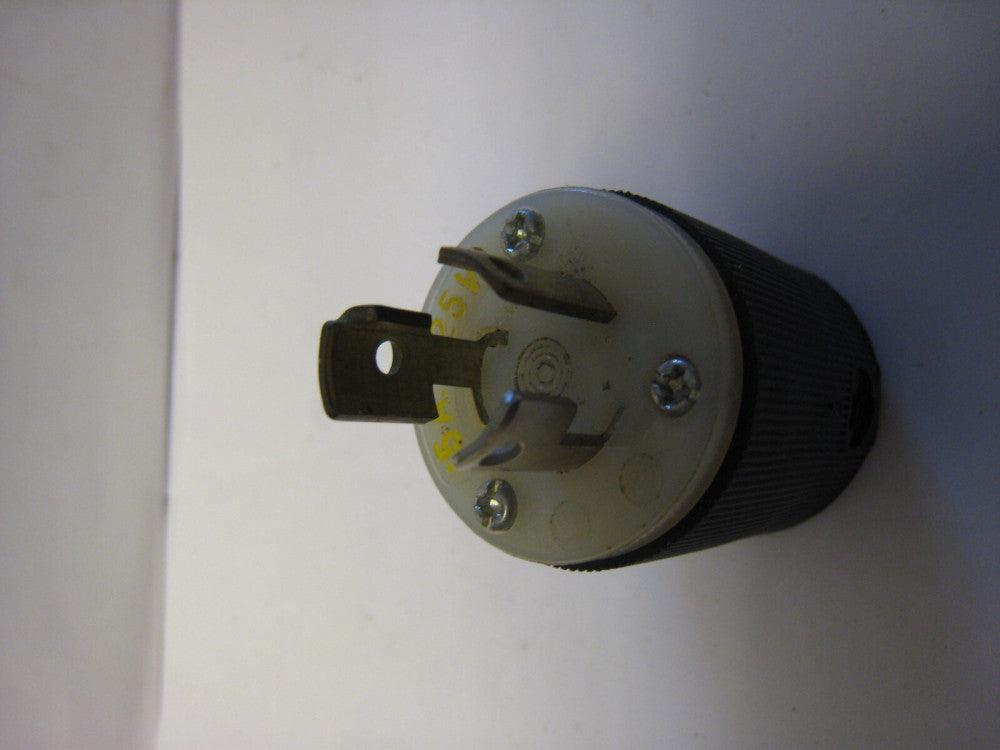 HUBBELL HBL4720C TWIST LOCK PLUG 2 POLE 3 WIRE 15A 125V NEMA L5-15P