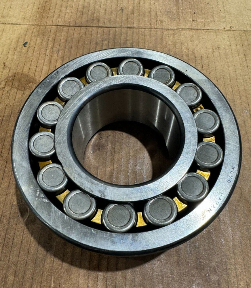 NEW NO BOX KOYO SPHERICAL ROLLER BEARING 22318W33 RC3