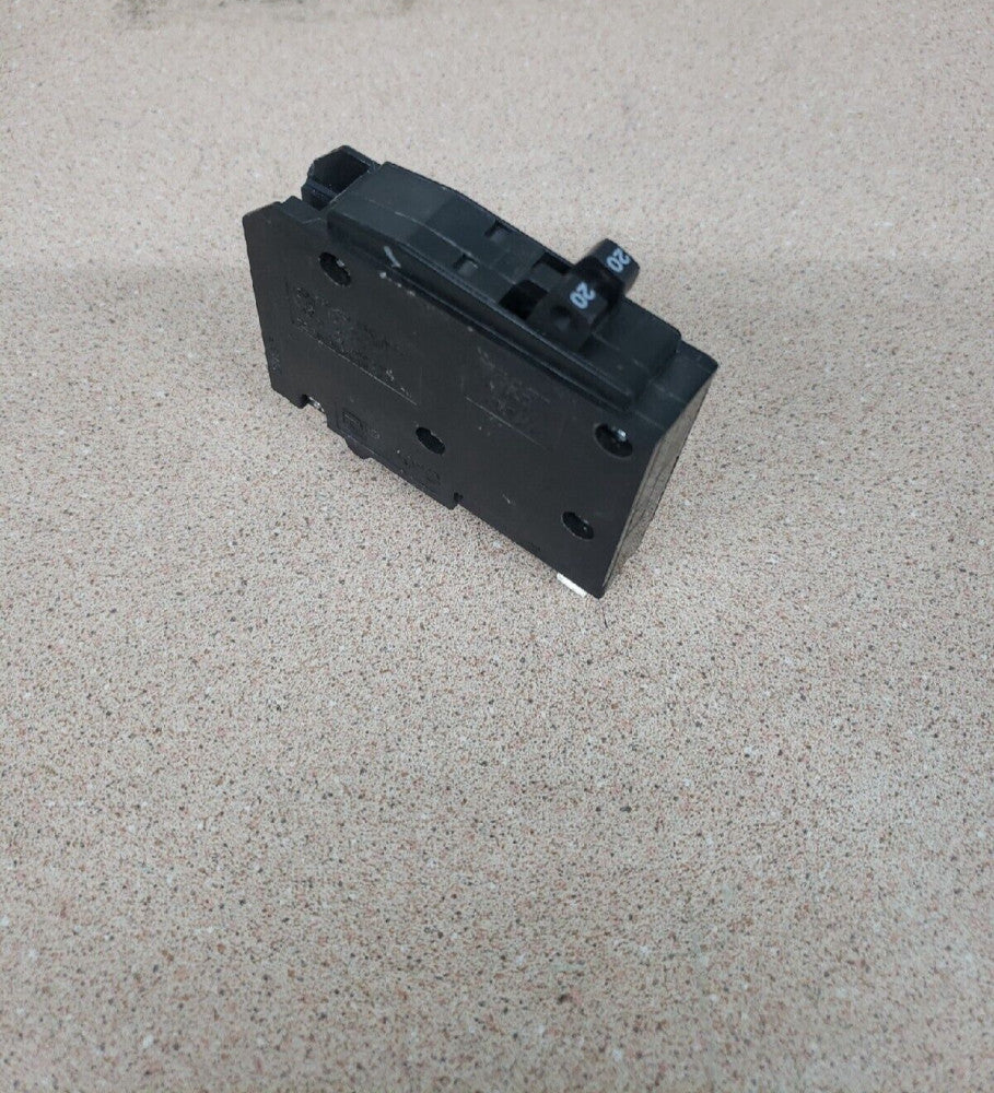 Square D QOT2020 TWIN CIRCUIT BREAKER 20/20A 120/240V W# 1 Pole w/HOOK ~ NNB