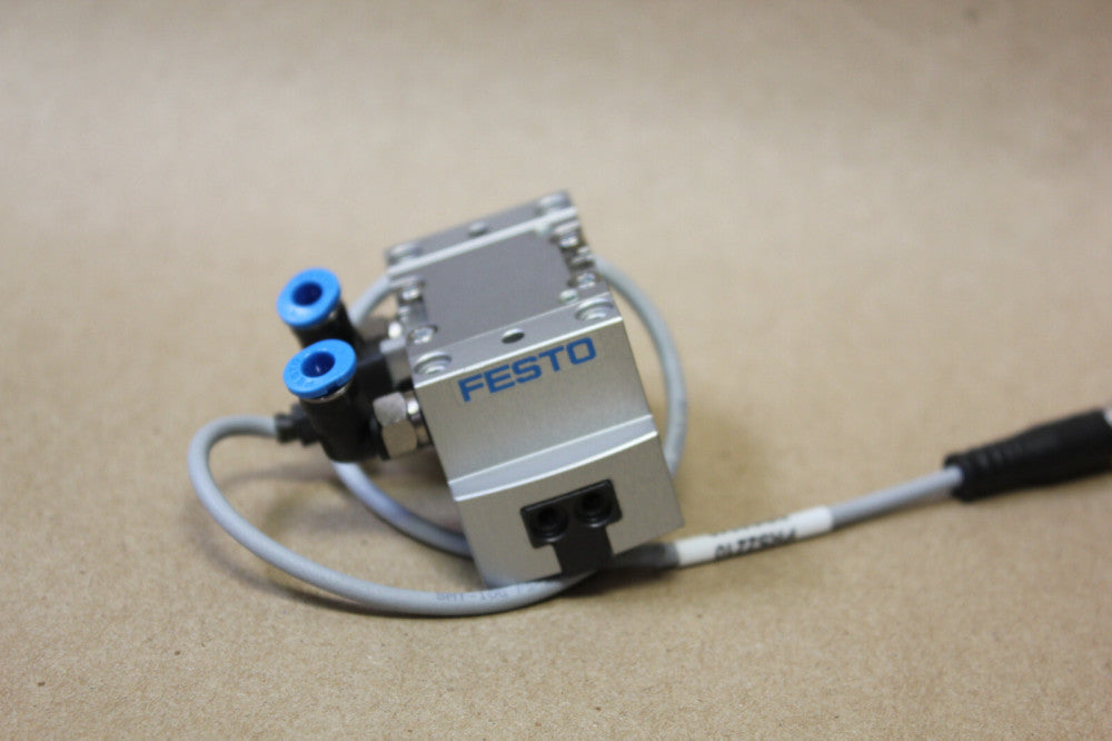 FESTO PNEUMATIC GRIPPER CYLINDER P/N: HGPT-20-A-B (19)