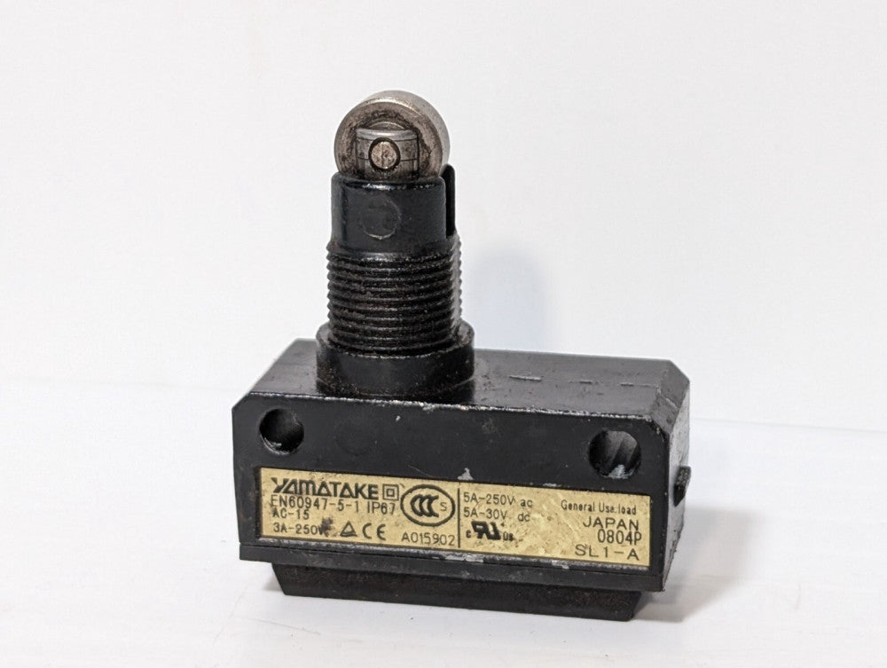 Yamatake SL1-A Limit Switch, Roller Plunger, SPDT, 5A, 250vac 30vdc