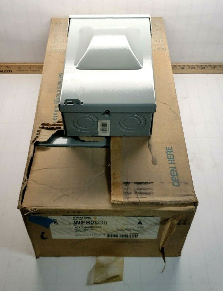 BOX OF 5 NEW SIEMENS ITE ENCLOSED OUTDOOR PULLOUT SWITCH 240 VAC 30 AMP WFS2030