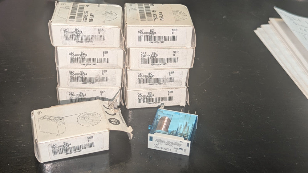 (1) Allen Bradley Relay 700-HK32Z24 Ser B NIB