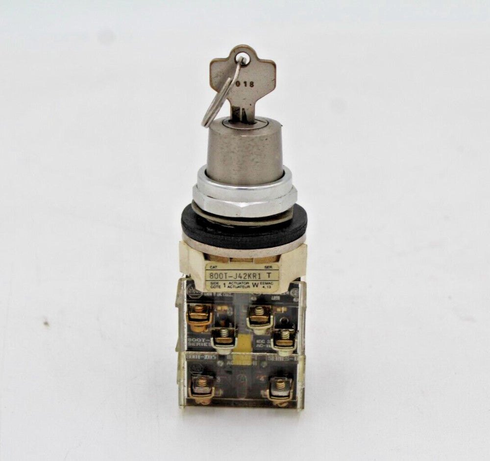 ALLEN-BRADLEY 800T-J42KR1 SER. T CYLINDER LOCK WITH KEY