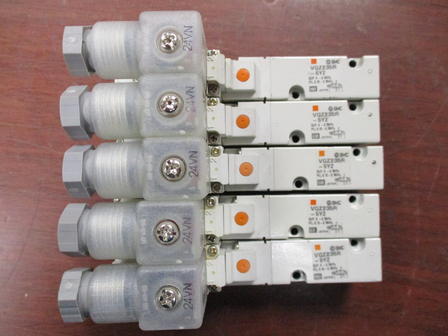SMC VQZ235R-5YZ Solenoid Valve (Lot of 5) "NEW"